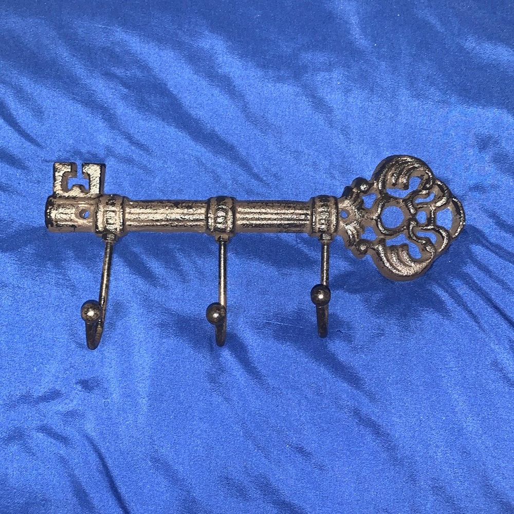 Wall key holder